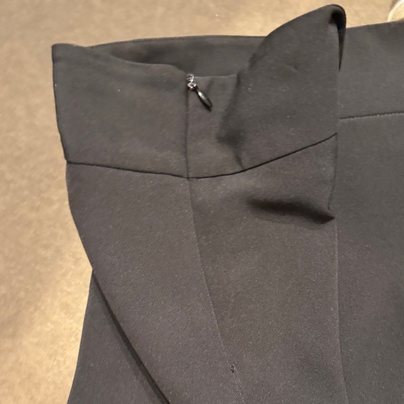 Zara Women's Elegant Black Skorts - Picture 6 of 6